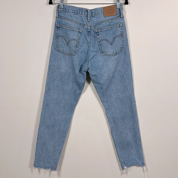 Levi’s Raw Hem Wedgie Icon Fit Ankle Button Fly Blue Jeans Cotton Women Size 26 - Picture 2 of 10